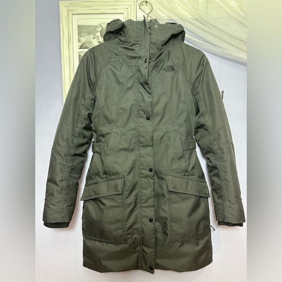 The North Face Jackets & Blazers - The North Face outer borrough Parka